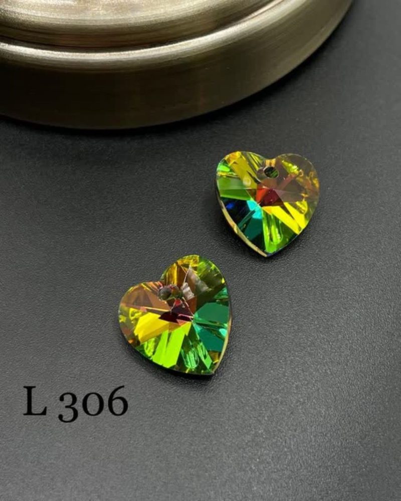 کریستال طرح قلب سواروسکی سایز 14 سبز طاووسی       L306 - Image 1