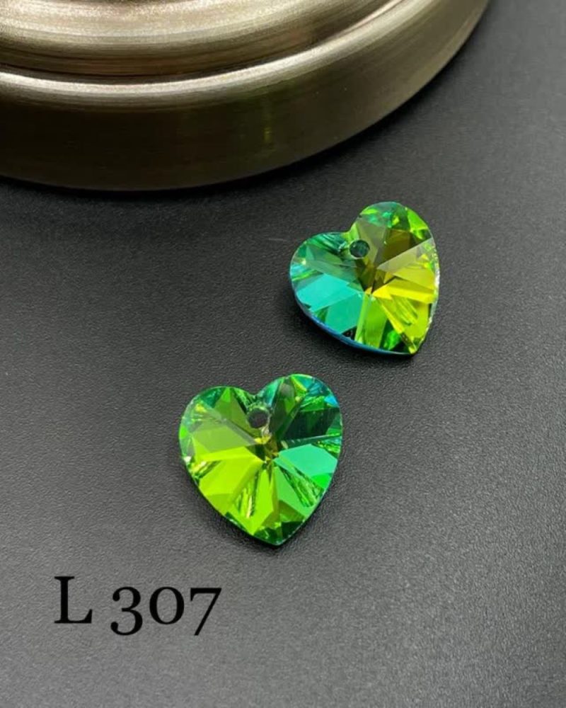 کریستال طرح قلب سواروسکی سایز 14 سبز کاهویی       L307 - Image 1