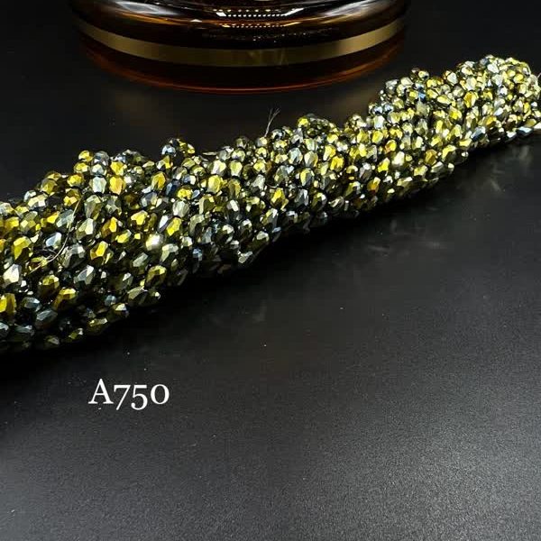 کریستال اشک سایز 3*5 سبز متالیک A750
