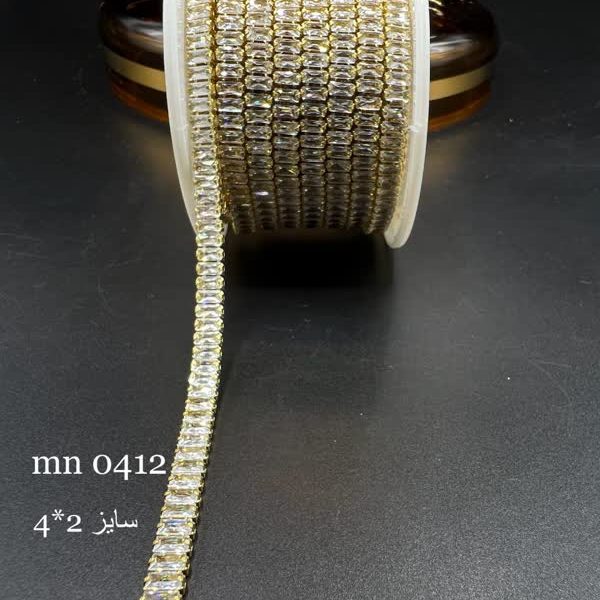 نگین متریzirconباگت سایز۲*۴نقره ای پایه طلایی mn0412