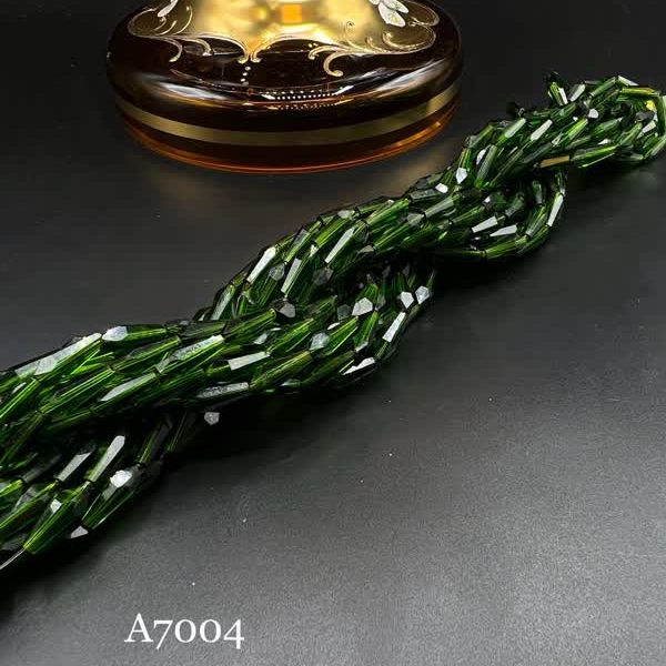 کریستال گندمی ۷*۱۵ سبز زمردی a7004