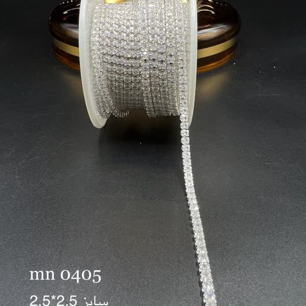نگین متریzirconسایز ۲/۵*۲/۵نقره ای پایه نقره ای mn0405